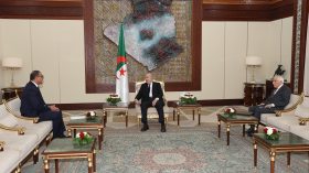 الرئيس تبون يستقبل السفير المصري