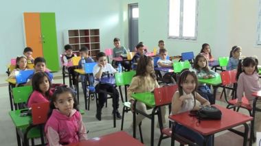 إعادة هيكلة المواد والمواقيت الأسبوعية ومنهاج جديد للغة الإنجليزية