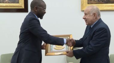 الفريق أول السعيد شنقريحة يجري محادثات مع وزير الدفاع الوطني لجمهورية الموزمبيق