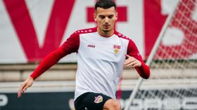 مدرب شتوتغارت يدافع عن بدر الدين بوعناني و”بيلد” تثني على إمكانياته