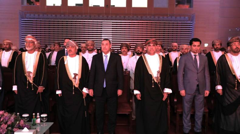 وزير النقل يبحث تعزيز التعاون مع سلطنة عمان