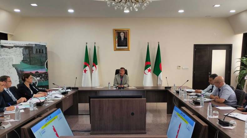 رخروخ يشدد على رفع العراقيل وتسريع إنجاز مشاريع الطرق بالجنوب