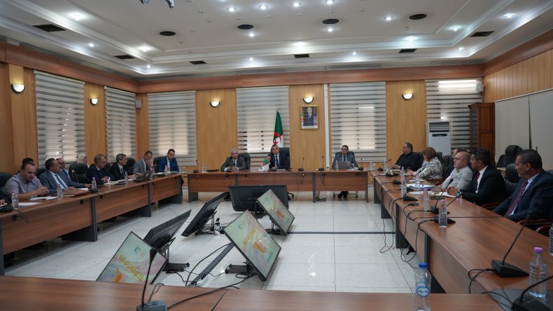 زروقي يدعو شركات البريد السريع إلى توسيع شبكاتهم لتشمل جميع ولايات الوطن