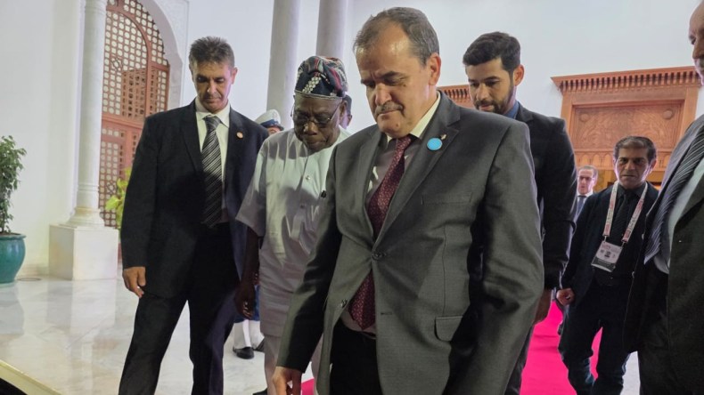 رزيق يودع الرئيس النيجيري الأسبق أوباسانجو