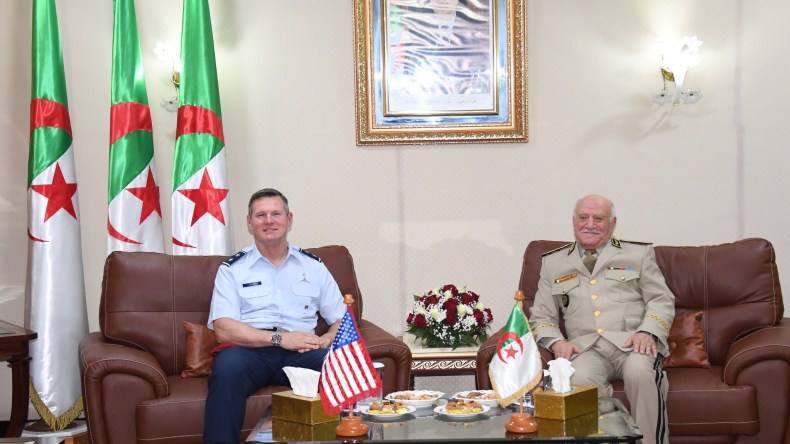 قائد العمليات الخاصة للولايات المتحدة في إفريقيا يزور الجزائر (صور)