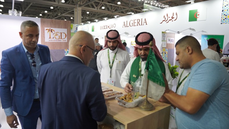 إقبال كبير على الجناح الجزائري في معرض الصناعات الغذائية بموسكو
