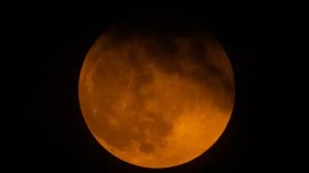 جامع الجزائر يرصد الخسوف الكلّي للقمر