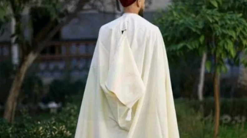 لماذا تخلى العريس عن البرنوس الأبيض؟