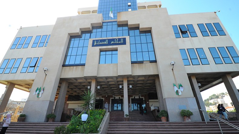 خمس سنوات للمتورطين في فضيحة إصدار جوازات السفر وبطاقات التعريف لسوريين