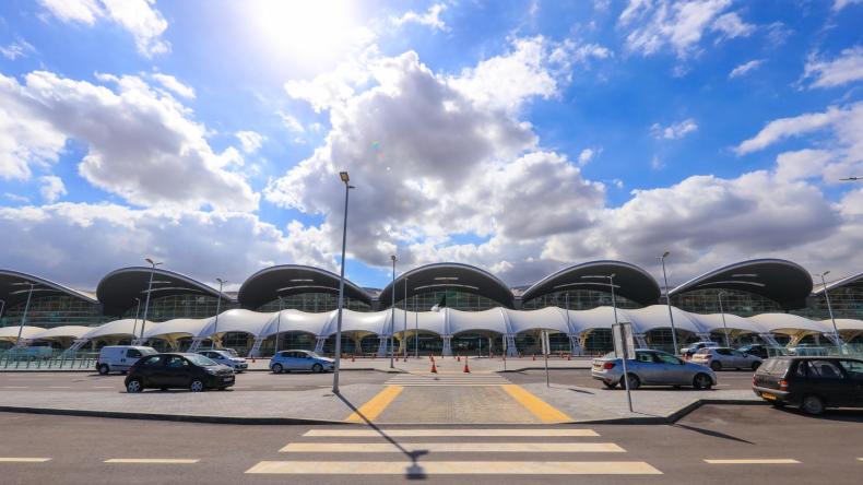بوابات إلكترونية ذكية (E-gates) في مطار الجزائر