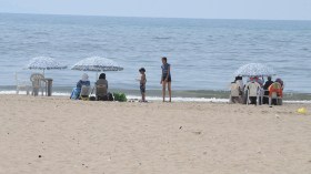 الشواطئ تنتعش في الوقت “بدل الضائع” وتستعيد حيويتها في سبتمبر