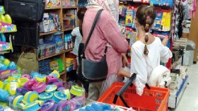 تهافت مبكر على اقتناء اللوازم المدرسية