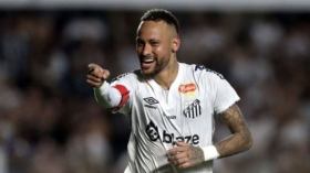 دولي جزائري زميلا لِنيمار