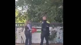 شرطية ألمانية تثير الغضب بهذا السلوك المشين!