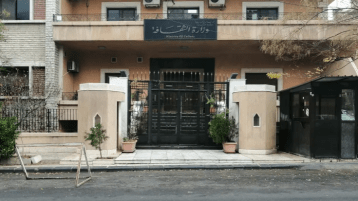 من أربعاء حمص إلى بينالي البندقية: استراتيجية جديدة لوزارة الثقافة السورية