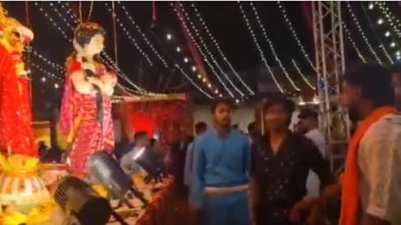 هندوس يجبرون شابا مسلما على السجود للتماثيل.. ما القصة؟!