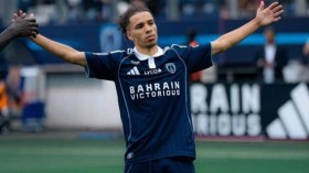 إيلان قبّال نجم في باريس في انتظار التأكيد مع المنتخب الوطني الجزائري