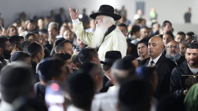 حاخام يرفع دعواته من المغرب لنصرة جيش الاحتلال!