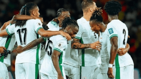 بالفيديو.. موقف محرج للاعبي منتخب نيجيريا عند الدخول لمواجهة جنوب إفريقيا