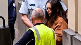 امرأة تسمّم أقارب زوجها بفطر سام.. ما القصة؟ 