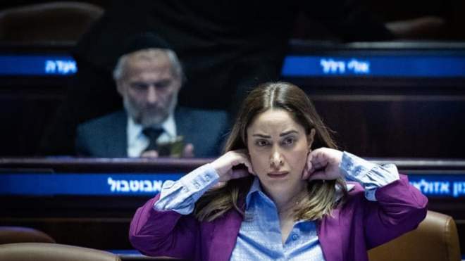 هذا ما عُثر عليه في حديقة مستشارة وزيرة صهيونية؟!