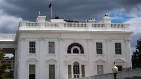 ما سر الحقيبة السوداء التي قُذفت من نافذة البيت الأبيض؟!