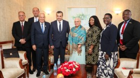 الجزائر وناميبيا تبحثان الشراكة الطاقوية على هامش معرض التجارة الإفريقية