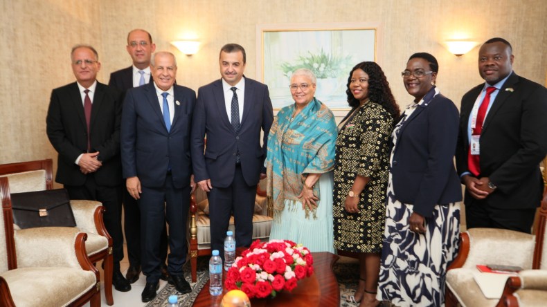 الجزائر وناميبيا تبحثان الشراكة الطاقوية على هامش معرض التجارة الإفريقية