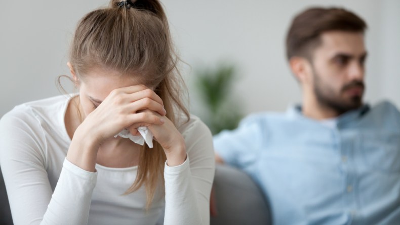 يسكنون مع بعض لا إلى بعض.. أزواج يتحولون إلى شركاء سكن!