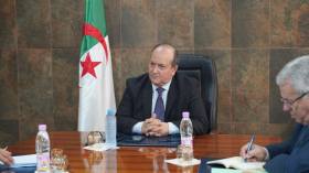  الوزير الأول يجتمع مع ممثلي نقابة سائقي سيارات الأجرة