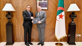 عطاف يستقبل السفير المصري الجديد