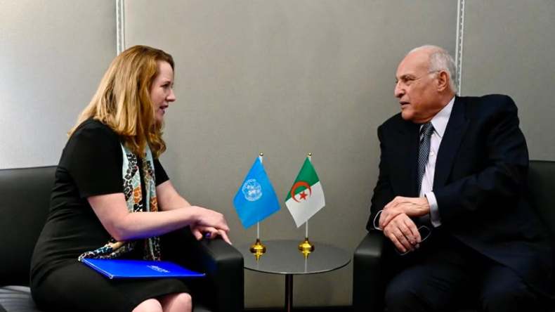 عطاف يلتقي مع مديرة المنظمة الدولية للهجرة تحضيرا لزيارتها إلى الجزائر