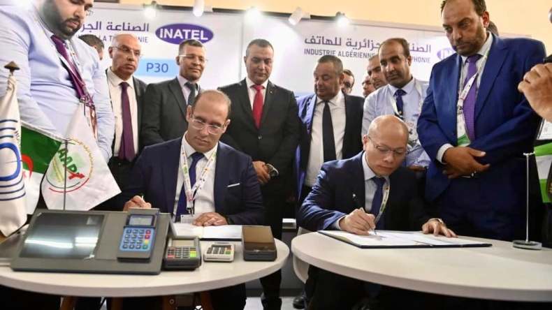 عقد بقيمة 300 مليون دولار لتصدير أجهزة الدفع الإلكتروني المنتجة في الجزائر إلى نيجيريا