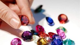 هل تعالج الحلي المعدنية والأحجار الكريمة أمراض الروح والجسد؟
