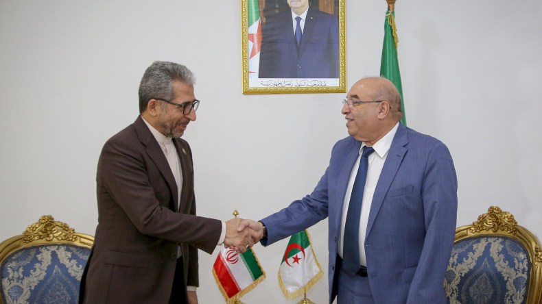 قويدري يبحث مع السفير الإيراني فرص الشراكة في مجال الصناعة الصيدلانية