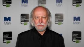 كاتب مجري يفوز بجائزة نوبل للأداب لعام 2025