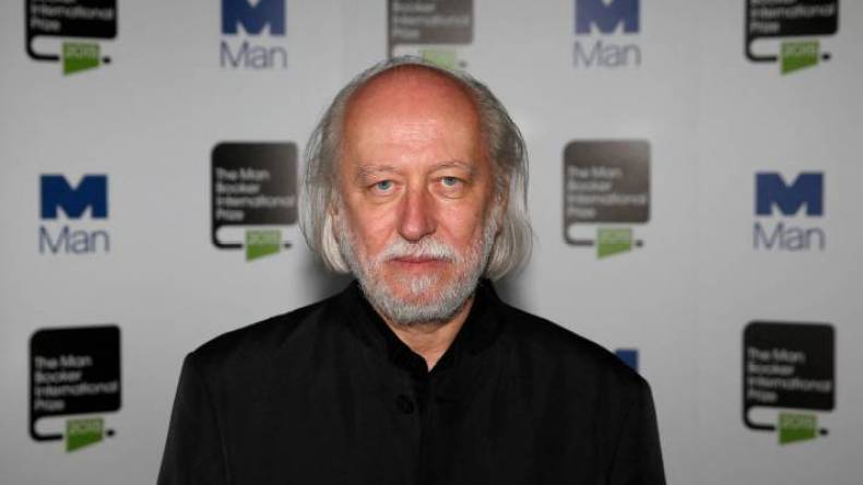 كاتب مجري يفوز بجائزة نوبل للأداب لعام 2025