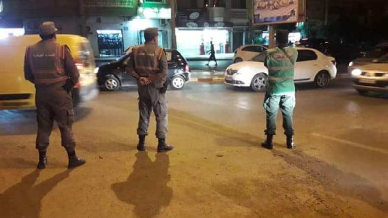 بالفيديو.. حاجز أمني ليلي يُفشل عملية تهريب كبرى للمخدرات بسطيف