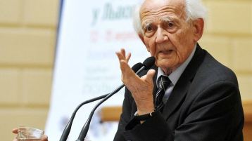 من الصلابة إلى السيولة… كيف غيّر “باومان” نظرتنا إلى العالم؟