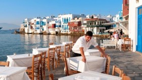 اليونان تقرّ قانونا يسمح برفع ساعات العمل إلى 13 ساعة