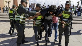 المخزن على فوهة بركان