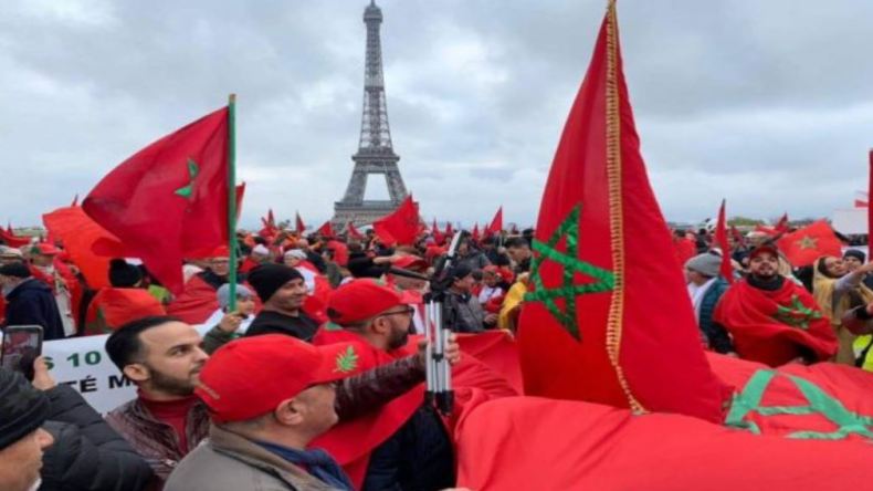 الجالية المغربية تنظم وقفة تضامنية إحتجاجية بباريس