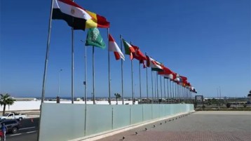 يتمنعن وهنّ الراغبات