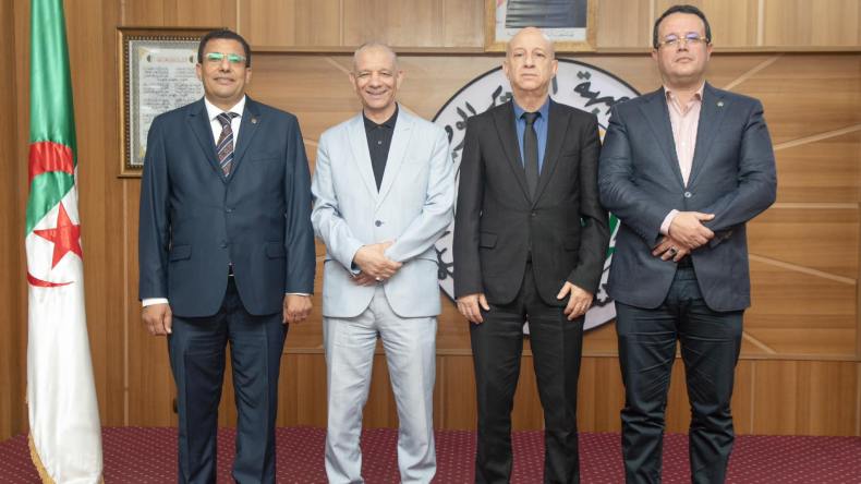 قادة أحزاب الأغلبية: “الجزائر في الطريق الصحيح لتكون دولة ناشئة”