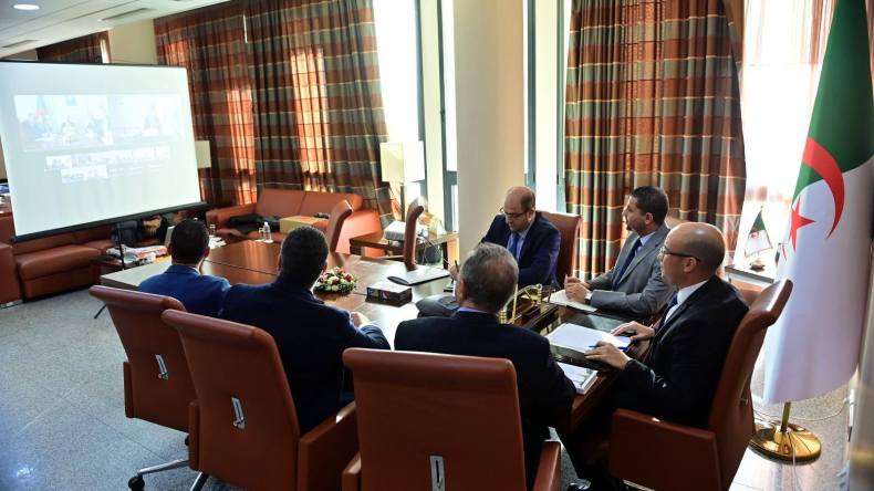 لقاء حكومي مع “نخبة من الأطباء الجزائريين في الخارج”
