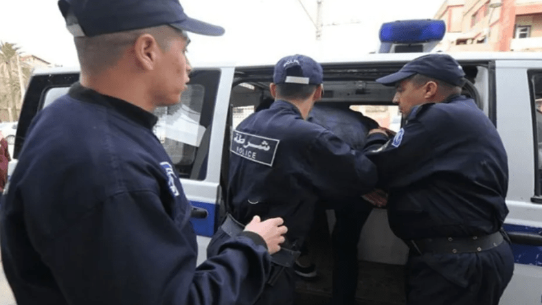بالفيديو.. توقيف المعتدي على سائق حافلة نقل المسافرين بالعاصمة