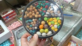 بسكويت وعصائر عرضة للشمس تهدد صحة التلاميذ!