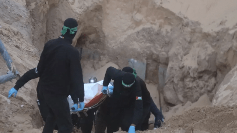 القسام تستعد لتسليم جثتي أسيرين للاحتلال.. وهذه التفاصيل