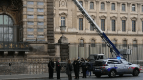 “صدر عام 1961”.. ما قصة الكتاب الذي توقع سيناريو سرقة اللوفر؟