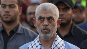 “تفاصيلها مروّعة”.. الاحتلال يزعم العثور على مذكرة بخط يد السنوار!